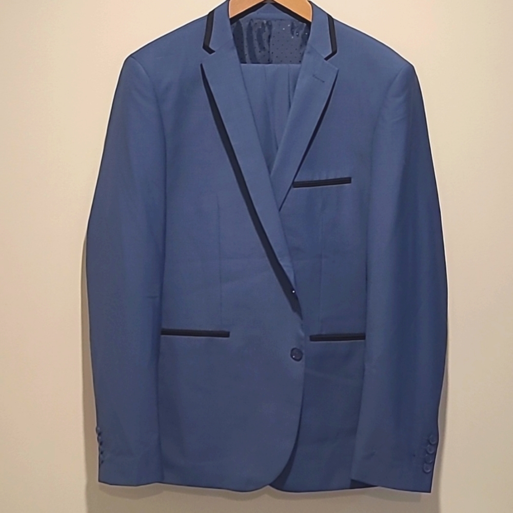 Blue business suit (mens)